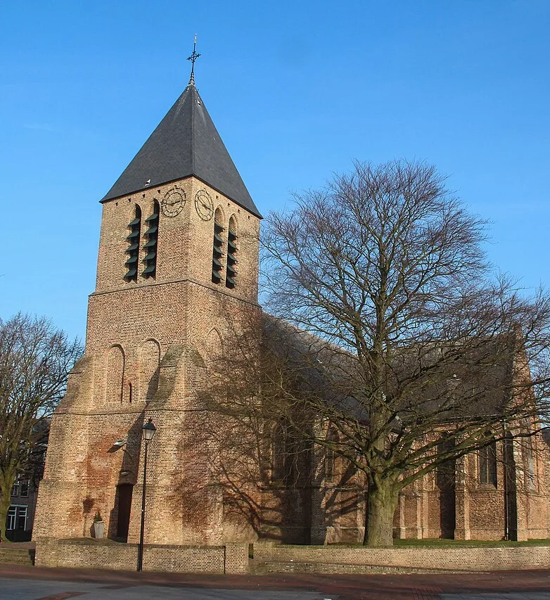 De Dorpskerk aan het Marktplein in het centrum van Spijkenisse, scooter rijbewijs Spijkenisse