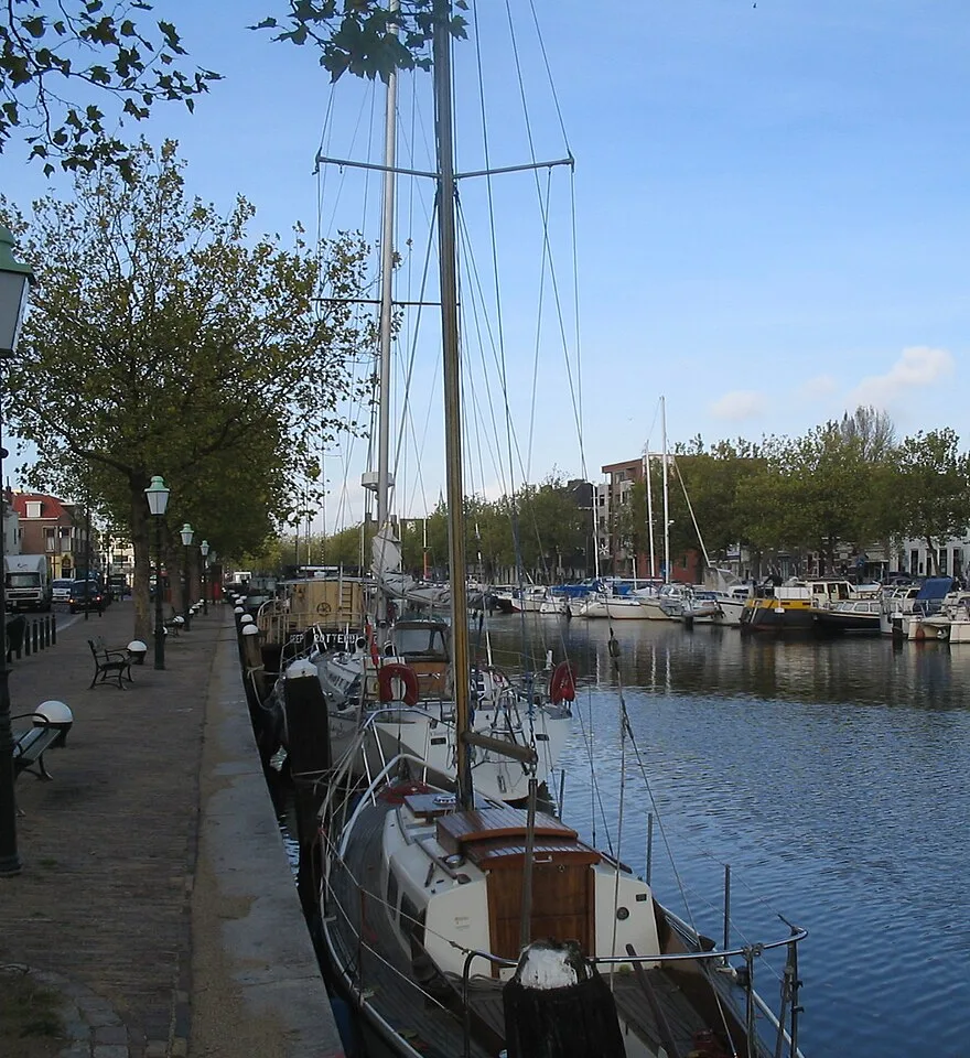 De Oude Haven in het centrum van Vlaardingen, scooter rijbewijs Vlaardingen